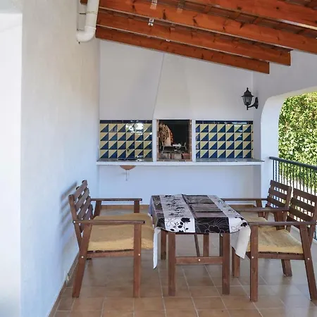 Casa de Férias Three-bedroom Holiday In *