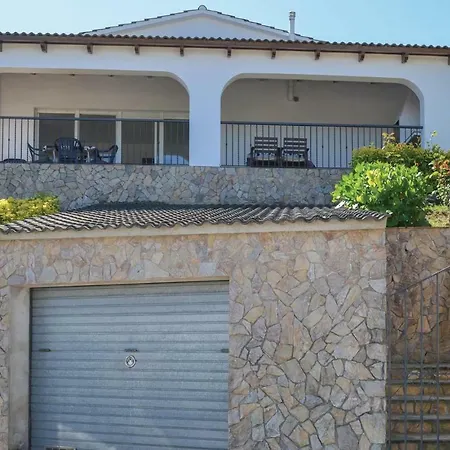 Three-bedroom Holiday In Prázdninový dům
