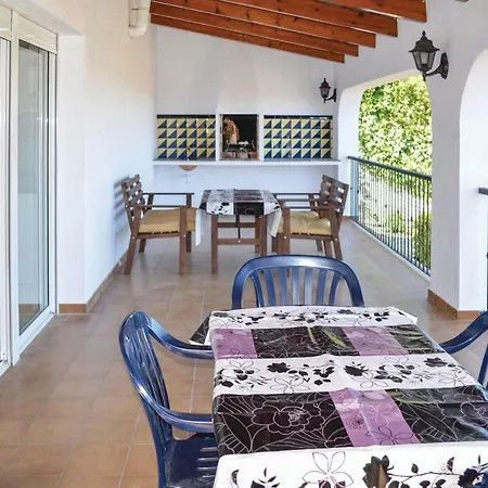 Будинок відпочинку Three-bedroom Holiday In